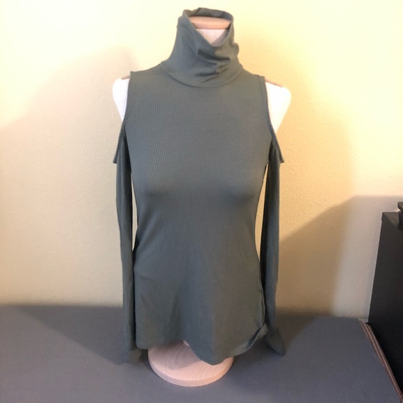 Hollister Turtle-Neck Top - Picture 1 of 8